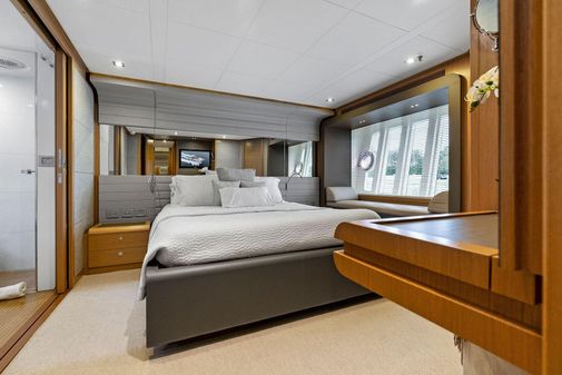 Ferretti Yachts 800 image