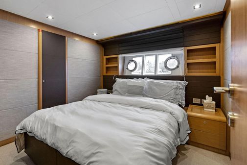 Ferretti Yachts 800 image