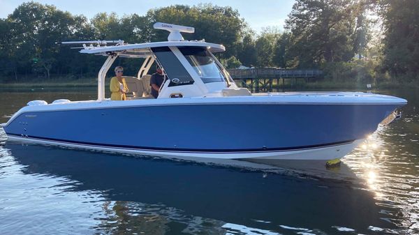 Pursuit S 328 Sport