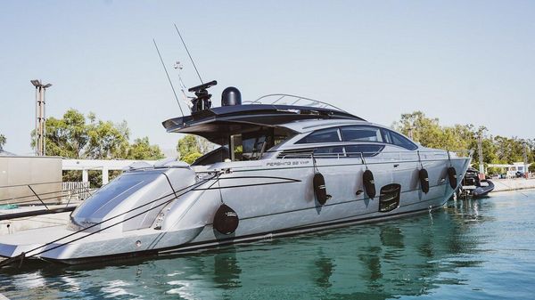 Pershing 82 VHP