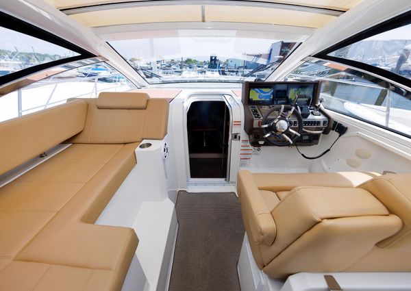 Cruisers Yachts 390 Express Coupe image