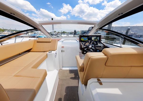 Cruisers Yachts 390 Express Coupe image