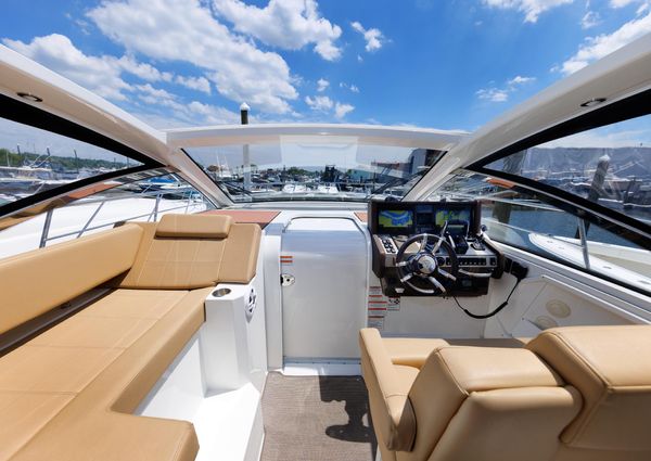 Cruisers Yachts 390 Express Coupe image