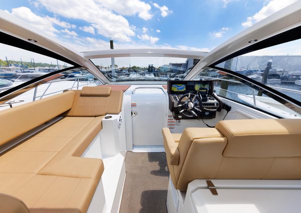 Cruisers Yachts 390 Express Coupe image