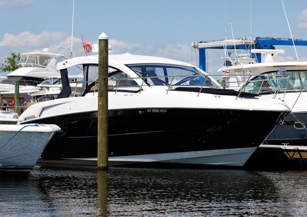 Cruisers Yachts 390 Express Coupe image