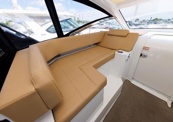 Cruisers Yachts 390 Express Coupe image