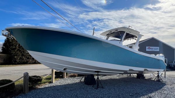Edgewater 370 CC