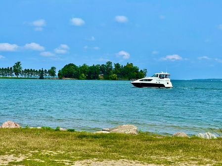 Sea Ray 40 Motor Yacht image