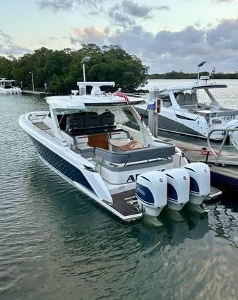 Tiara Yachts 38 LS image