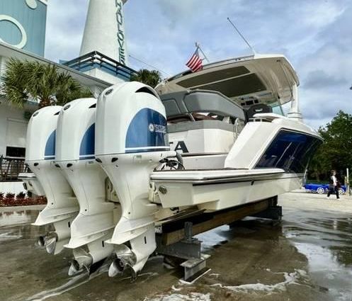 Tiara Yachts 38 LS image