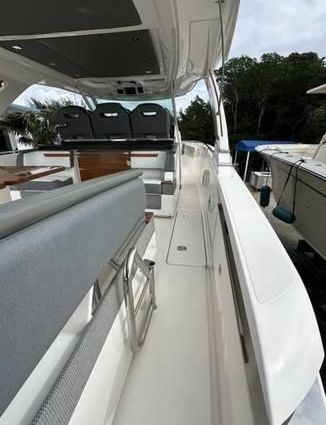 Tiara Yachts 38 LS image