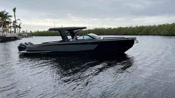 Aviara AV36 Outboard