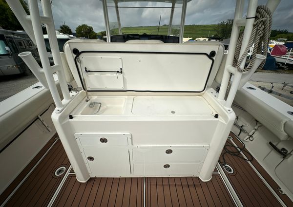 Cobia 350-CENTER-CONSOLE image