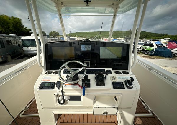 Cobia 350-CENTER-CONSOLE image