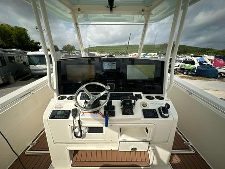 Cobia 350-CENTER-CONSOLE image