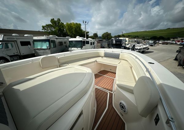 Cobia 350-CENTER-CONSOLE image