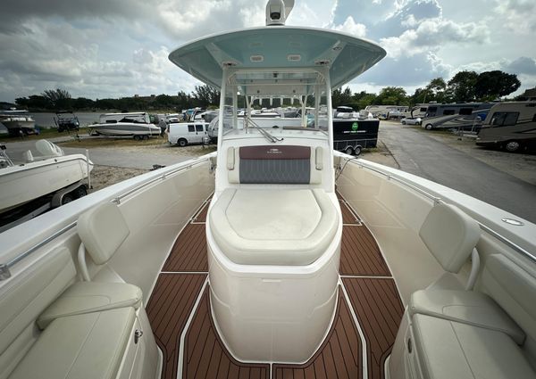 Cobia 350-CENTER-CONSOLE image