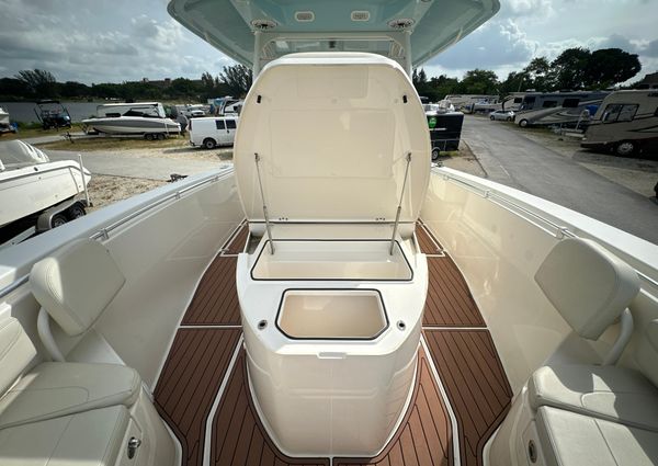 Cobia 350-CENTER-CONSOLE image