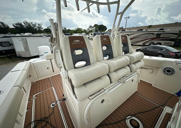 Cobia 350-CENTER-CONSOLE image