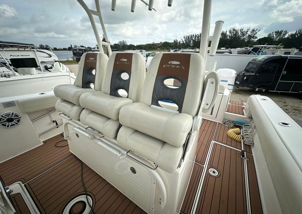 Cobia 350-CENTER-CONSOLE image