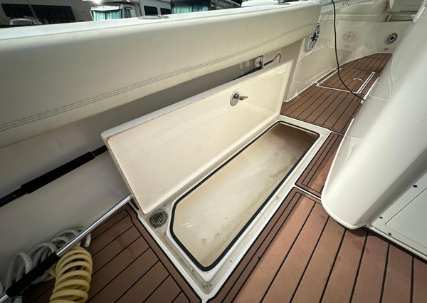 Cobia 350-CENTER-CONSOLE image