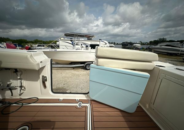 Cobia 350-CENTER-CONSOLE image