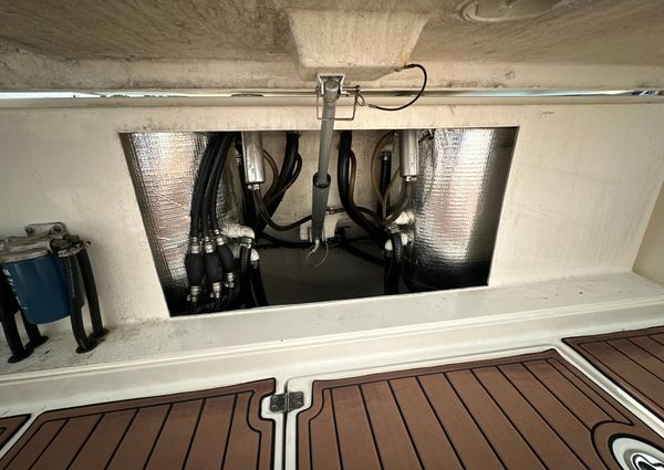 Cobia 350-CENTER-CONSOLE image