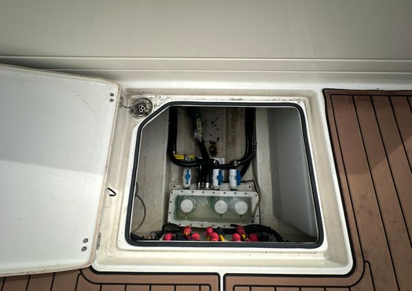 Cobia 350-CENTER-CONSOLE image