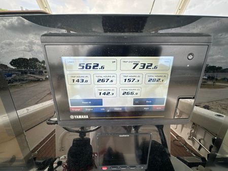 Cobia 350-CENTER-CONSOLE image