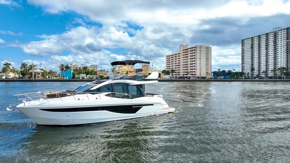 Galeon 47 Sky image