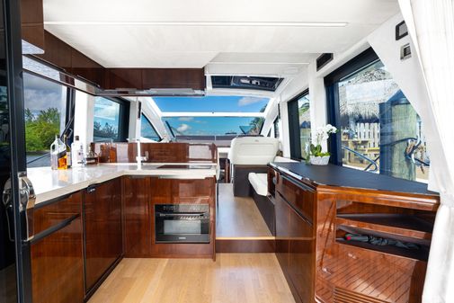 Galeon 47 Sky image