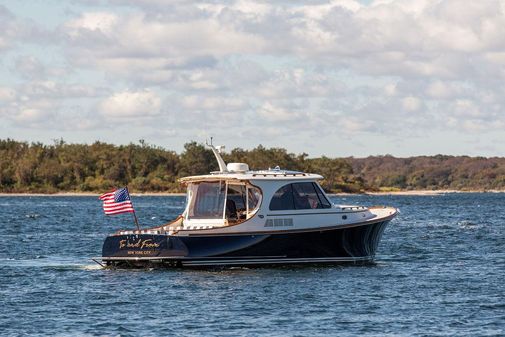 Hinckley Picnic Boat 40 image