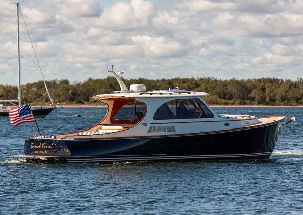 Hinckley Picnic Boat 40 image