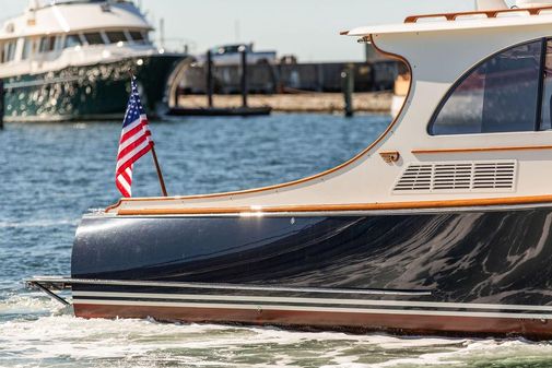 Hinckley Picnic Boat 40 image