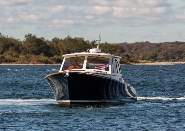 Hinckley Picnic Boat 40 image