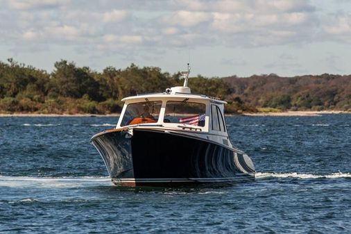 Hinckley Picnic Boat 40 image