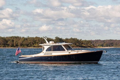 Hinckley Picnic Boat 40 image