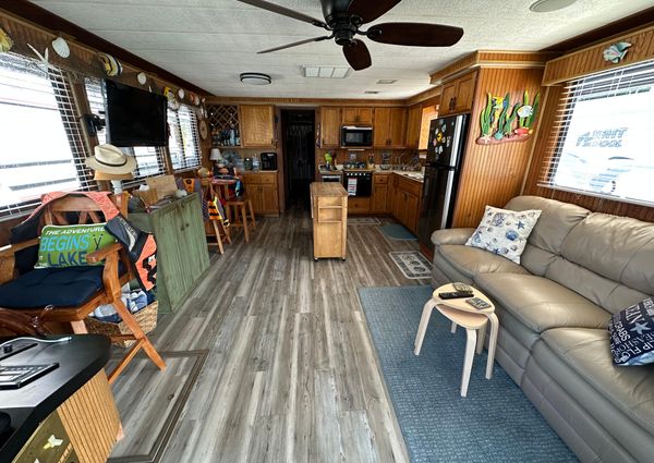 Stardust-cruisers HOUSEBOAT image