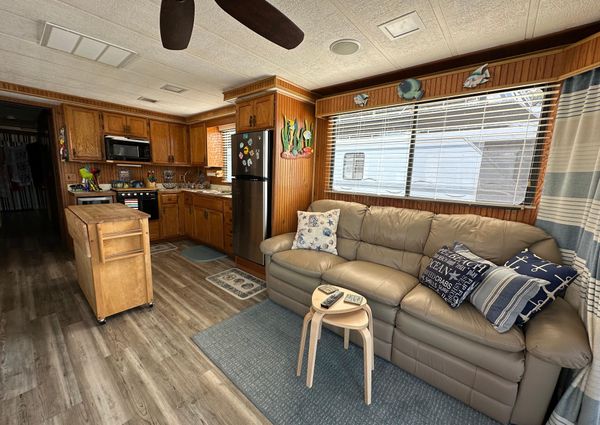 Stardust-cruisers HOUSEBOAT image