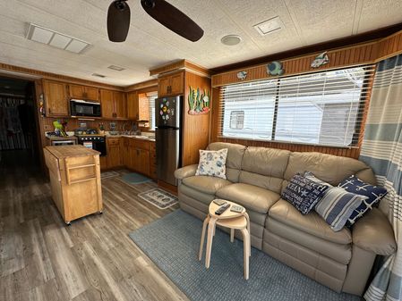 Stardust-cruisers HOUSEBOAT image