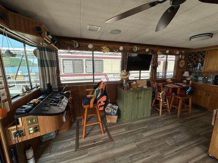 Stardust-cruisers HOUSEBOAT image