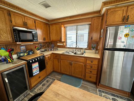 Stardust-cruisers HOUSEBOAT image