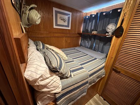 Stardust-cruisers HOUSEBOAT image