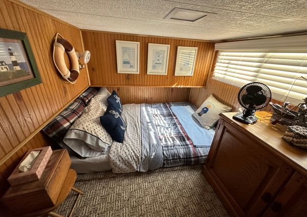 Stardust-cruisers HOUSEBOAT image