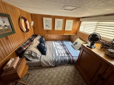 Stardust-cruisers HOUSEBOAT image