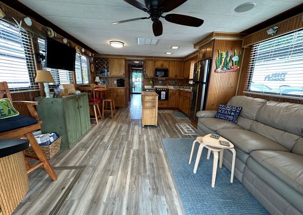 Stardust-cruisers HOUSEBOAT image