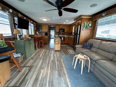 Stardust-cruisers HOUSEBOAT image