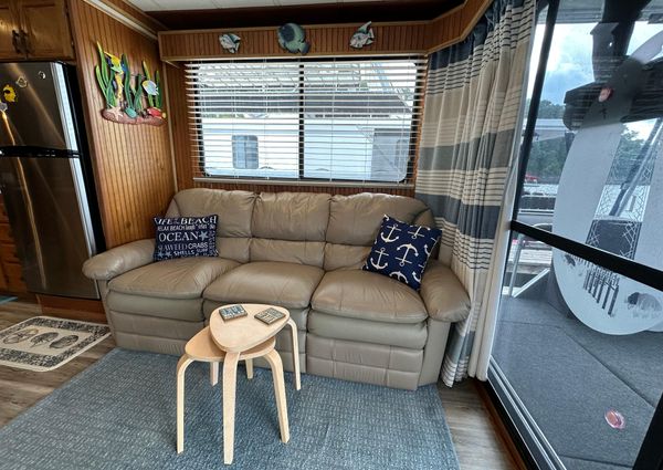 Stardust-cruisers HOUSEBOAT image