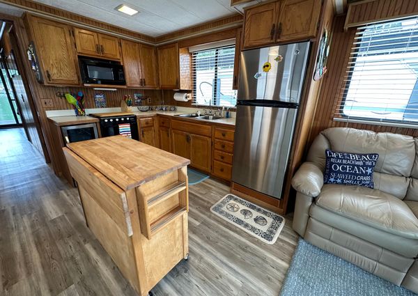 Stardust-cruisers HOUSEBOAT image