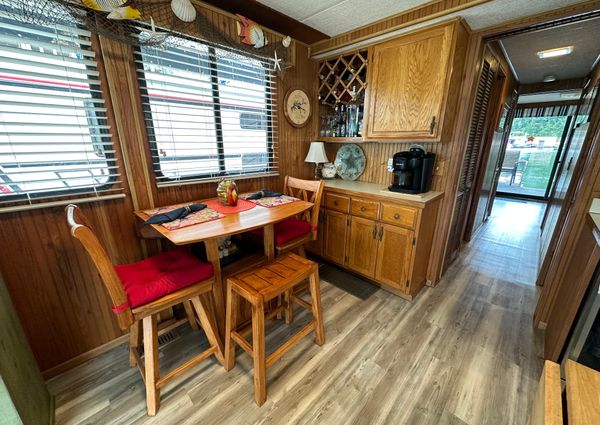 Stardust-cruisers HOUSEBOAT image